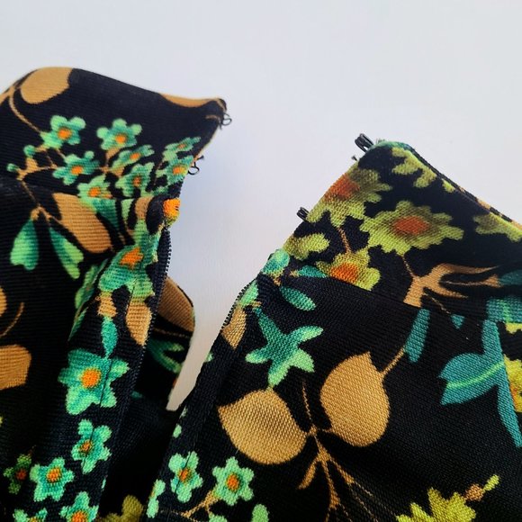 Vintage maxi dark floral dress with long sleeves. - Picture 9 of 12